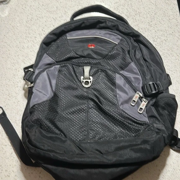 SwissGear Black and Gray Backpack with Durable Water-Resistant Design - Picture 7 of 7